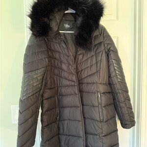 Tower of London Fog Women's Black Puffer Jacket with Faux Fur Hood